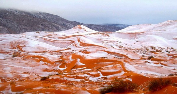 Après 37 ans : il a neigé au-dessus du Sahara !