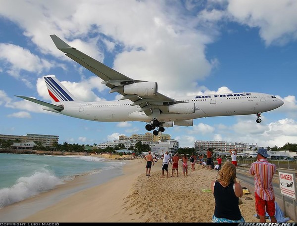 Saint-Martin : aéroport situé à 20 mètres de la plage !