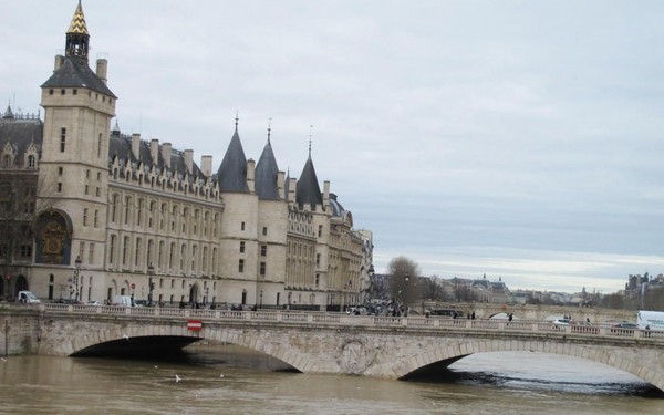 Inondations ... La Seine continue de monter !