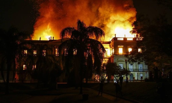 Brésil : Musée de Rio de Janeiro dévasté par les flammes !