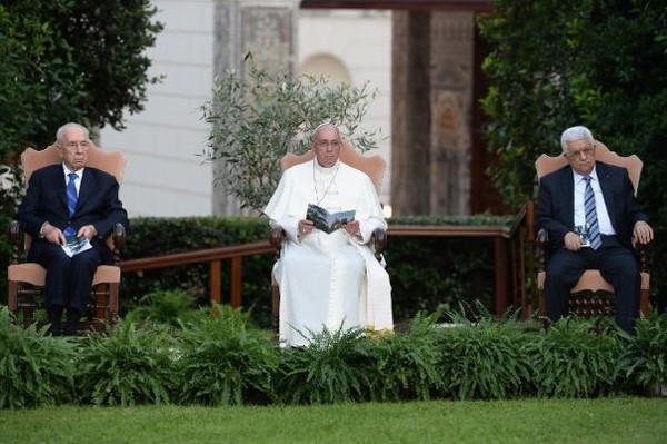 Vatican    ...    rencontre historique de prière !