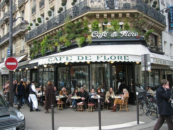 Le café de Flore  ...  un haut-lieu parisien  !