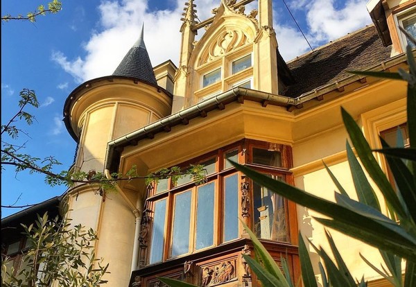 Un château néo-gothique ... au coeur de Montmartre !