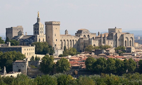 Le Palais des Papes   ...   en Avignon  !