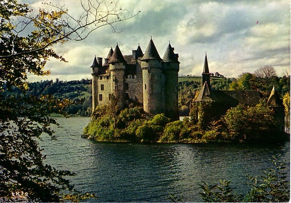 Le château de Val  - Cantal et Corrèze  ...