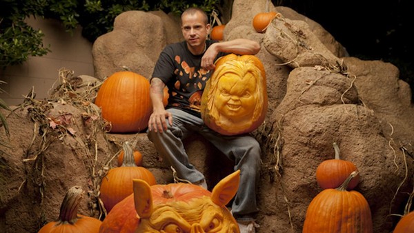 Ray Villafane   ...  remarquable sculpteur de citrouilles !