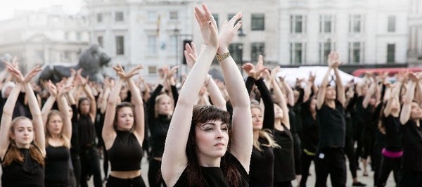 700 danseurs sur le parvis de l’Hôtel de Ville de Paris ...