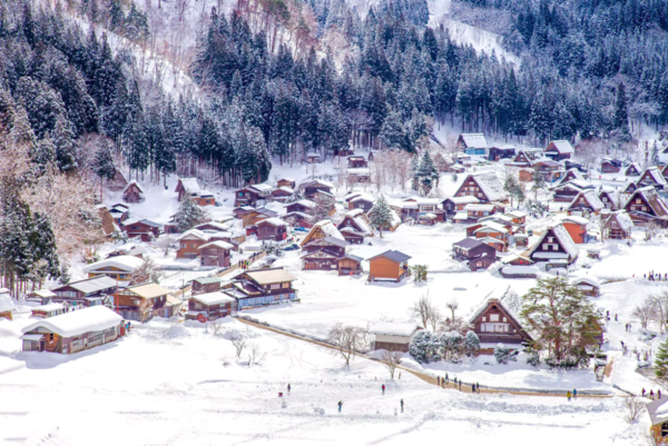 Japon :  Shirakawa-gö, un village au décor féérique !