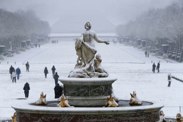 Il neige à Paris   ...    et en banlieue  !