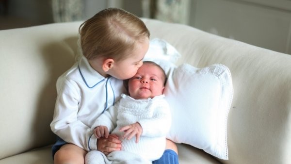 Royaume-Uni : baptême royal pour la princesse Charlotte ! 