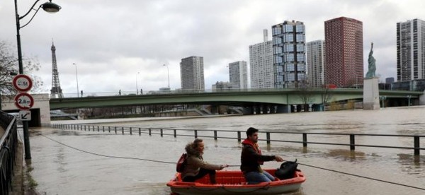 Crue à Paris   ...   La Seine continue de monter !