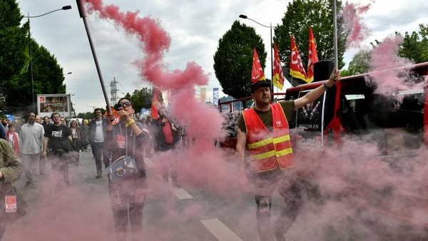 Semaine sociale périlleuse avant l'ouverture de l'Euro !