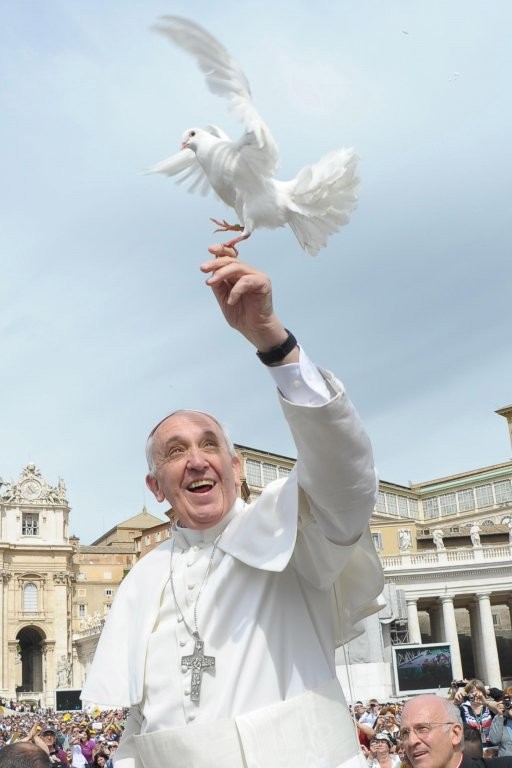 Voici pourquoi il est tant aimé   ...   Le Pape François !