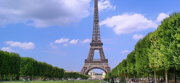 La tour Eiffel emmurée cet automne  ...