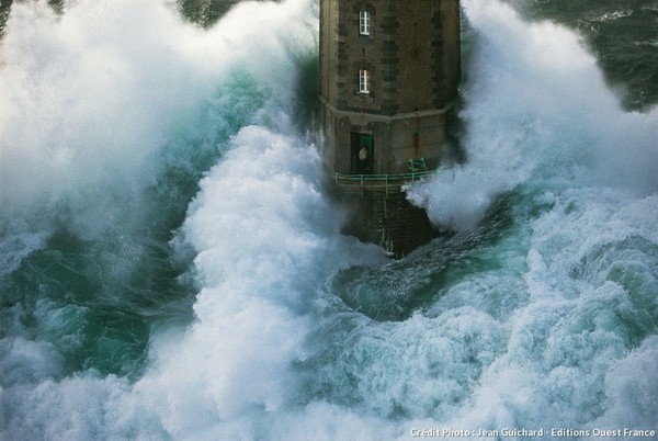 Le phare de la Jument    ...   dans le Finistère !