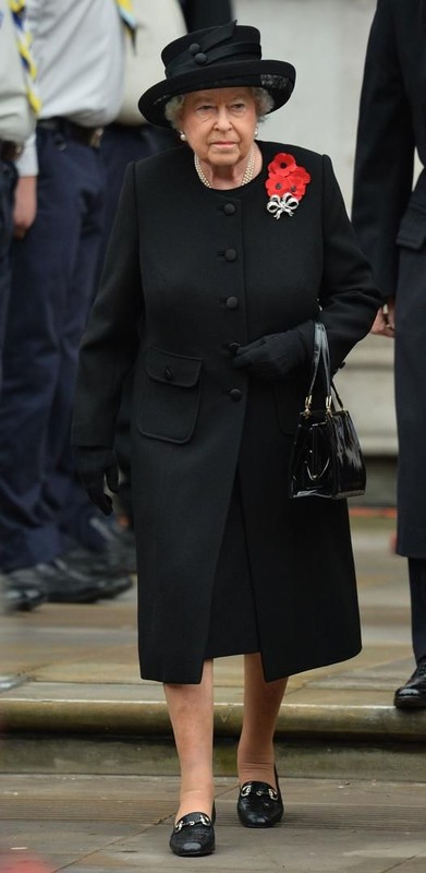 Royaume-Uni : la famille royale en noir ...