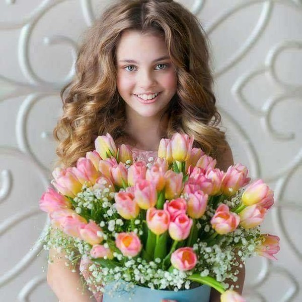 Un beau sourire et quelques fleurs ... juste pour VOUS !