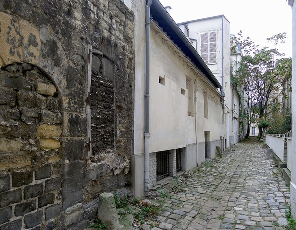 D'où vient l'expression  "tenir le haut du pavé"  ...