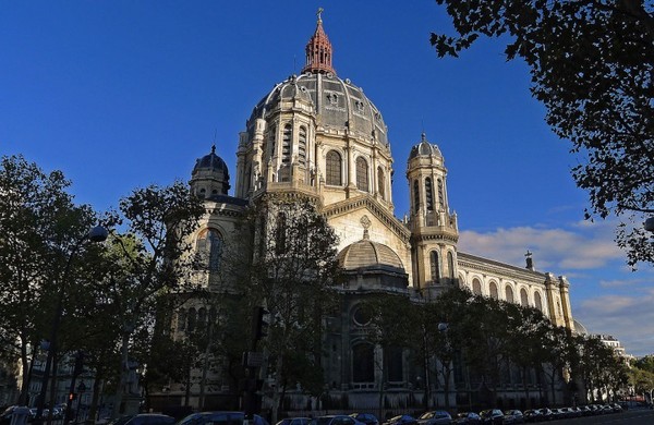 PARIS  ...  l'église Saint-Augustin après sa rénovation !