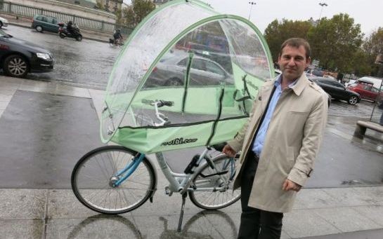 L'arme anti-pluie des cyclistes  ...  voici son inventeur !