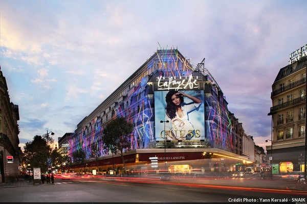 Le Magasin "GALERIES LAFAYETTE" à Paris   ...