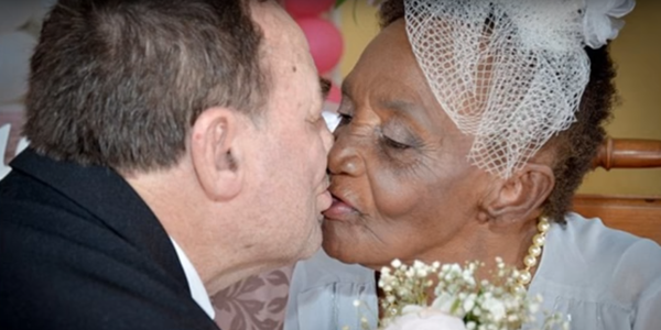 A 106 ans : la plus vieille fiancée du monde s'est mariée !