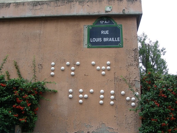 le braille a été créé à Paris   ...  rue des Ecoles !  