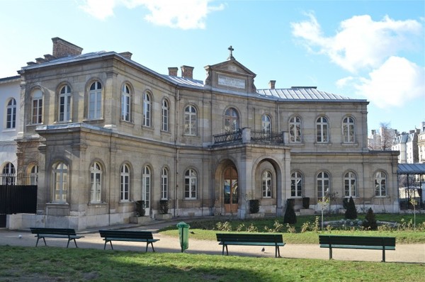 Le jardin planqué de la Fondation Eugène-Napoléon ...