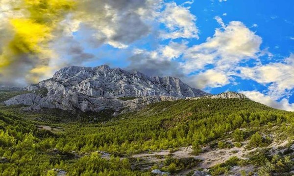 Montagne Sainte Victoire, Provence-Alpes-Côte d’Azur ...