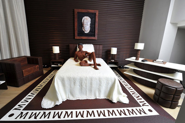 " Une suite d' hôtel " en chocolat ... signée K. Lagerfeld !