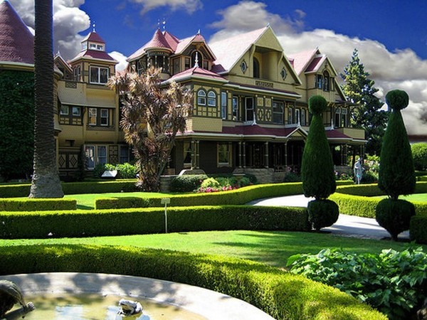 Californie  ...  La mystérieuse maison Winchester !