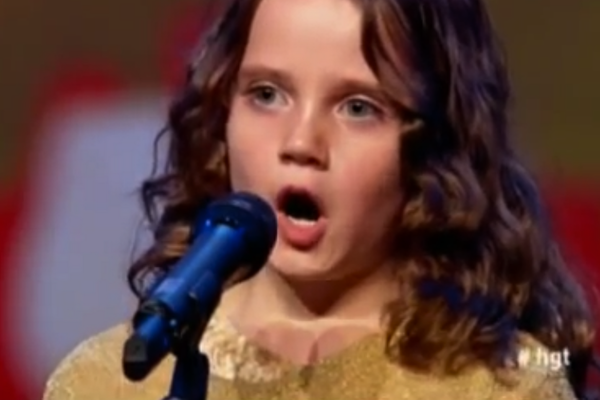 Amira Willighagen  ...  petite chanteuse au grand talent !