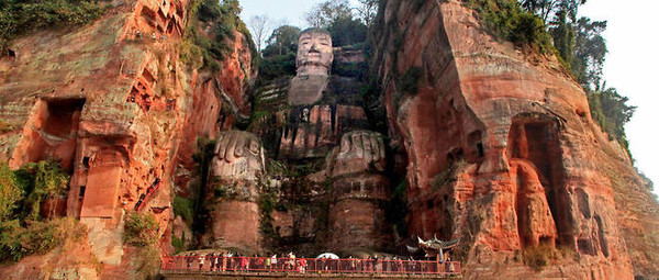 Chine : une statue géante de Bouddha refait surface !