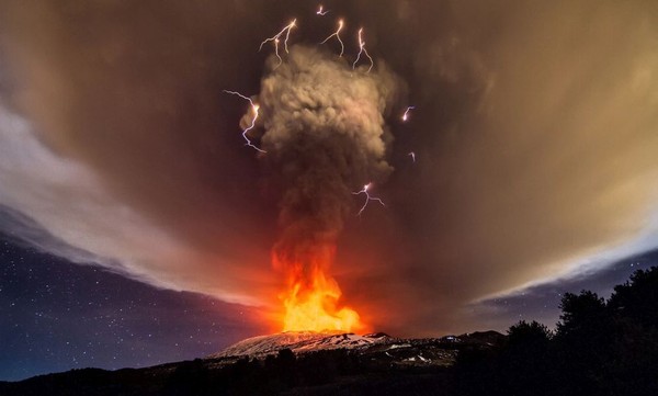 L' Etna  ...  Volcan actif de Sicile !