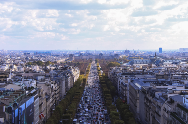 Un immeuble vendu 613 millions aux Champs-Élysées ...