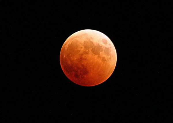 Eclipse lunaire la plus longue du siècle à observer !