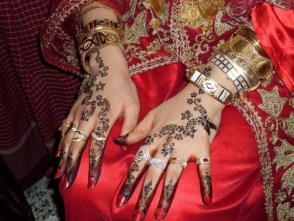 Le henné est utilisé   ...   depuis l' Antiquité ! 