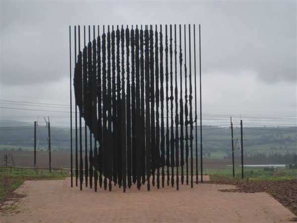 Sculpture en Hommage  ...  à Nelson Mandela !