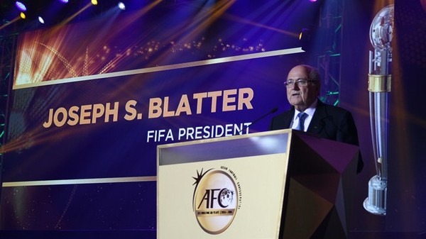 Fifa : Blatter lâché par tous et ciblé par la justice !