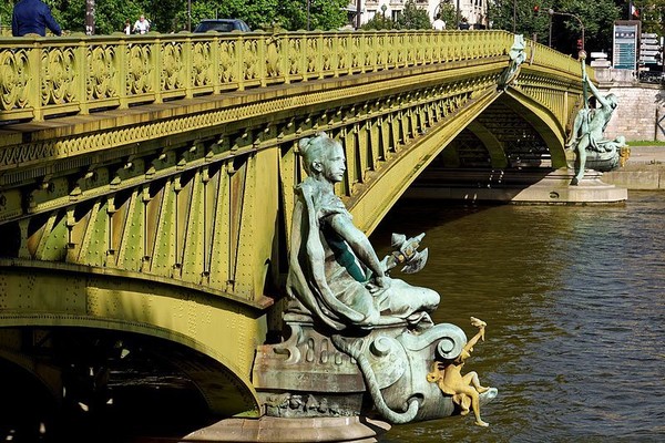 Les ponts de Paris   ...   le Pont Mirabeau !