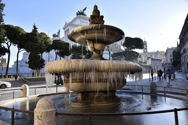 Vague de froid sur l'Europe    ...