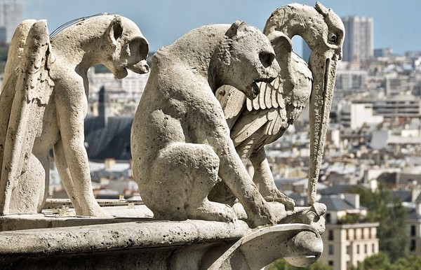 Les 7 sculptures les plus inquiétantes de Paris    ...