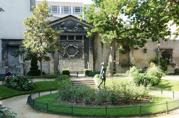 Le square du Marais aux multiples trésors  ...