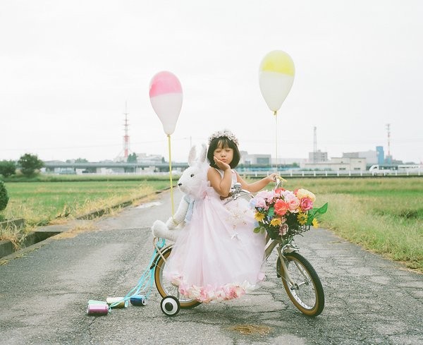 Photos de sa fille   ...  par Toyokazu Nagano !