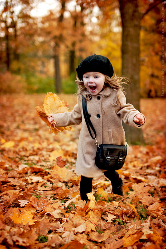 Les feuilles d'automne ... ravissent les enfants !