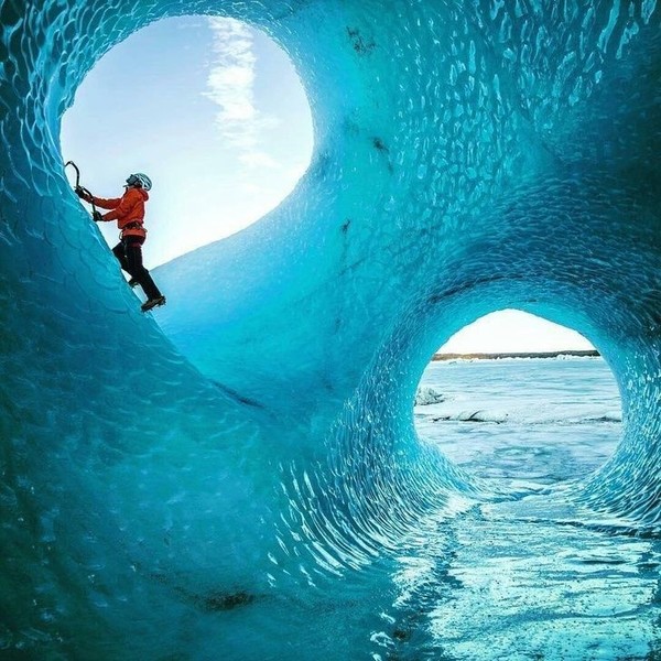 Des grottes de glace en Islande ...