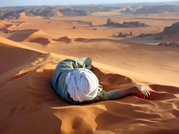  « Un repos bien mérité dans le Sahara »  ...