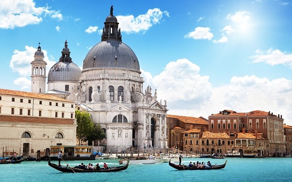Venise en Italie ...  Ville romantique !
