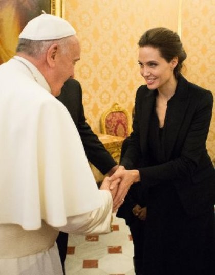 Angelina Jolie   ...   a rencontré le pape François !