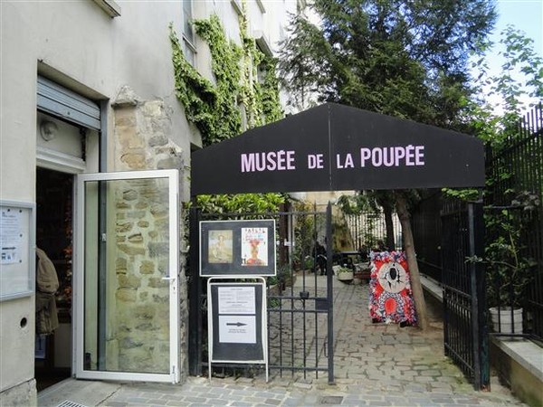 Il existe une maison de la poupée ... à Paris !